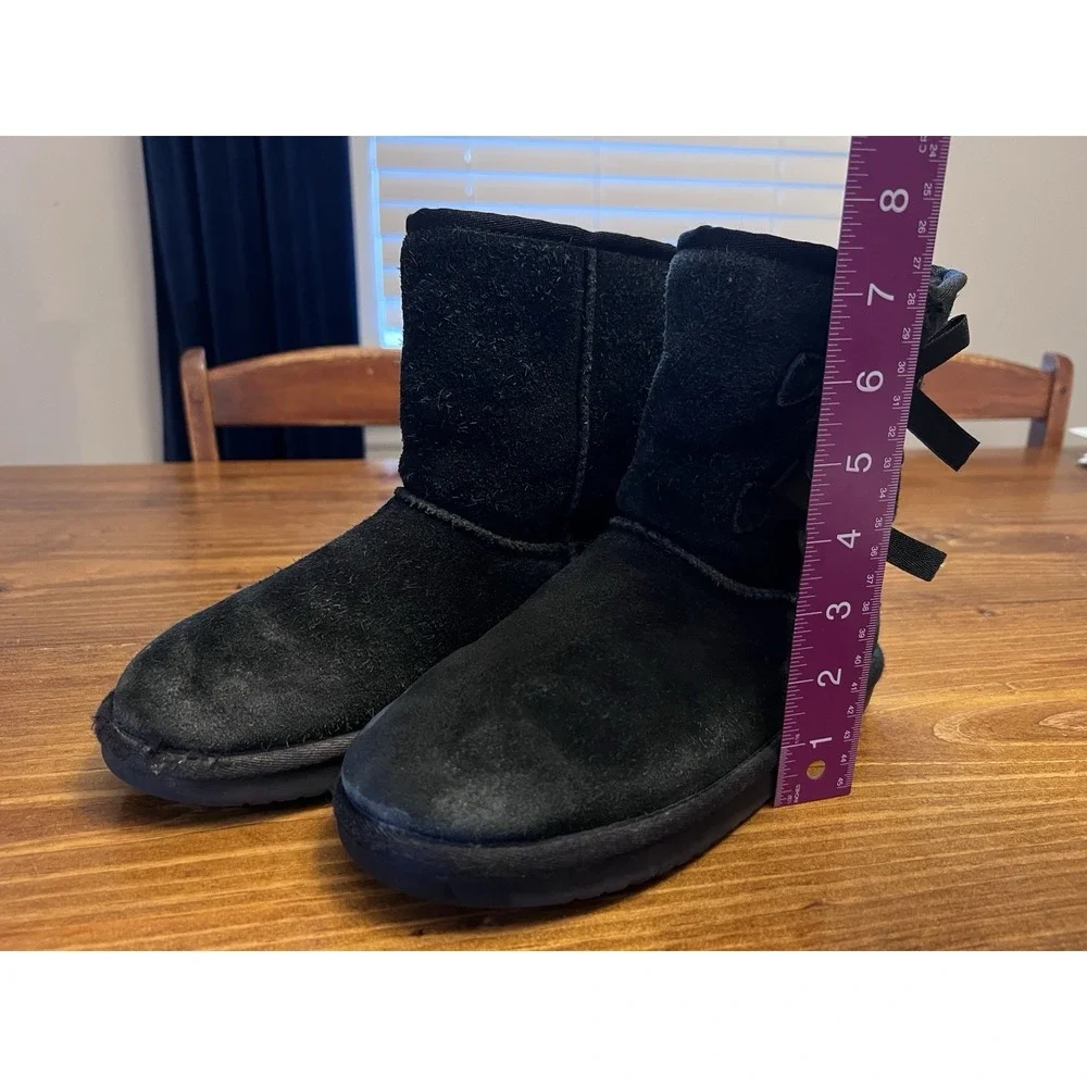 Koolaburra by Ugg Boots black Girls size 3 Fur and Bows Trim Good Preowned